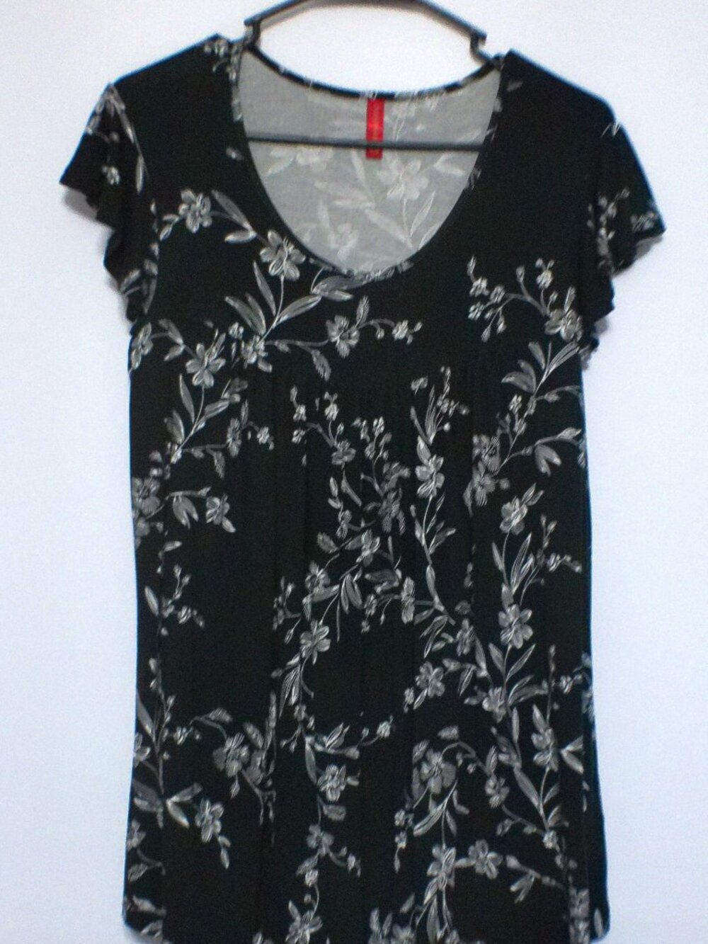 Amy Byer Top Women’s XL Black Floral V-Neck Short Sleeve Stretch Blouse
